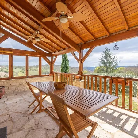 L Oustal, 4 Etoiles Piscine Privee Holiday home