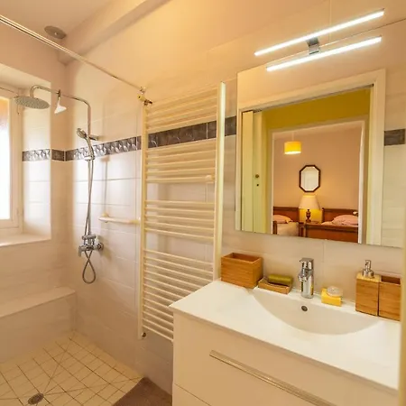 L Oustal, 4 Etoiles Piscine Privee