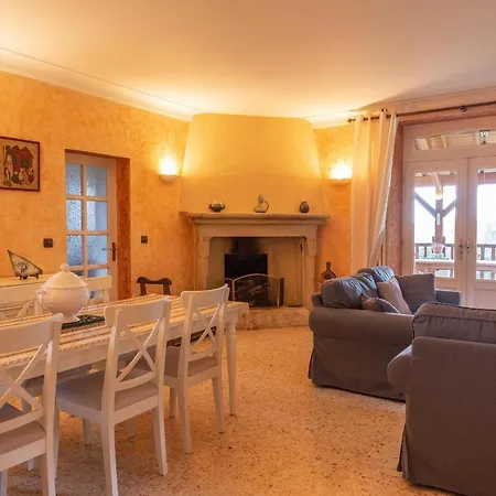 L Oustal, 4 Etoiles Piscine Privee